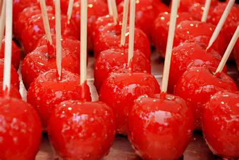 Candy apple - About this item . RED CINNAMON CANDIED APPLES: A deliciously sweet and crunchy treat, our pack of 3 candied apples is the perfect combination of crisp, juicy Granny Smith apples and a sweet and spicy hard candy coating infused with rich cinnamon flavor, providing a satisfyingly crunchy texture with every bite.